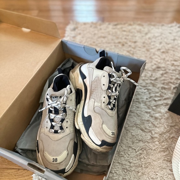 Authentic Balenciaga Triple S Sneakers - Picture 2 of 16